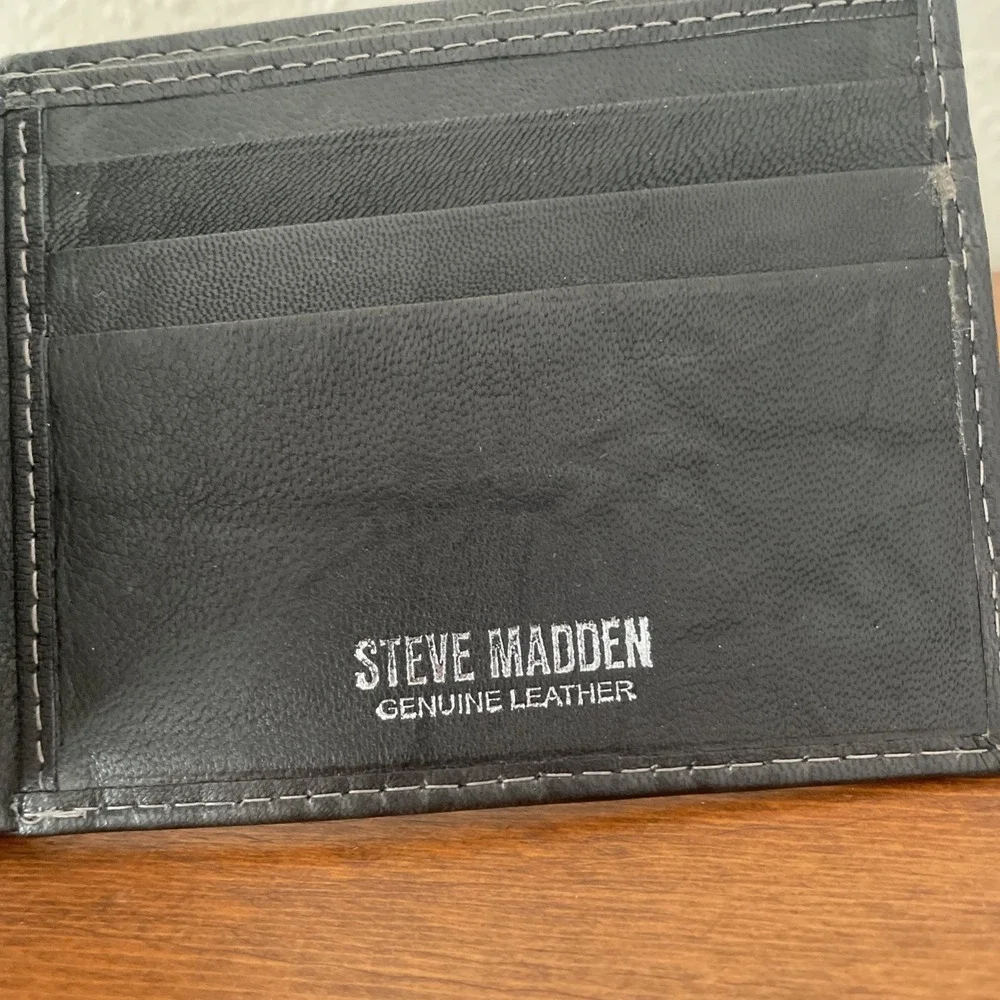 Steve Madden Men's Bi - Fold‎ Black Leather Wallet With Flip ID RFID Card Holder